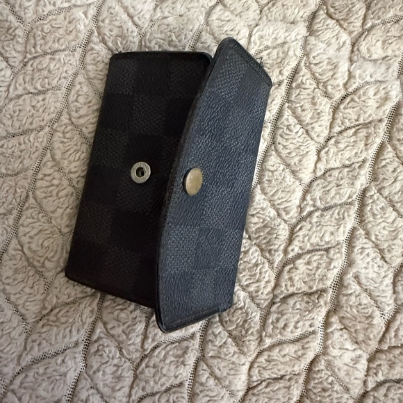 Louis Vuitton Damier Graphite 6-Key Holder - Picture 2 of 5